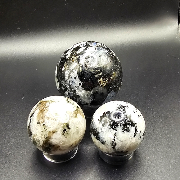 COPY - Set of 3 Moonstone Crystal Spheres - Picture 6 of 9